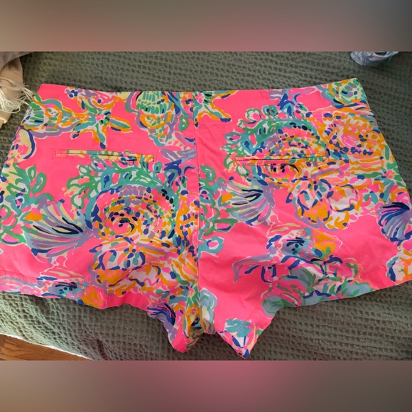 Euc Lilly Pulitzer Kerrie Shorts size 12 - 3” inseam - Picture 3 of 3
